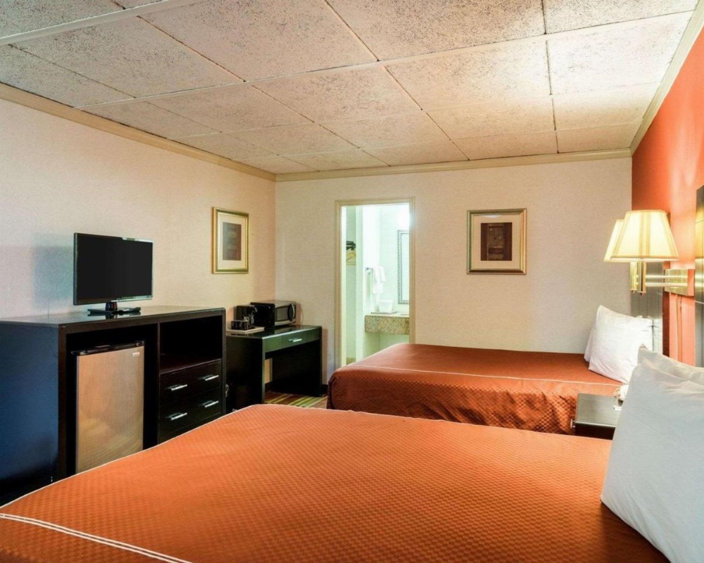 Rodeway Inn University