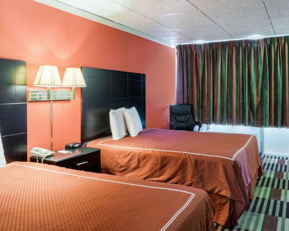 Rodeway Inn University Image 11
