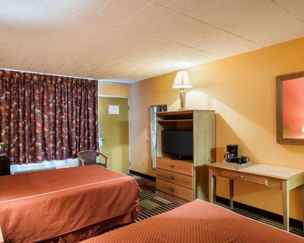 Rodeway Inn University Image 12
