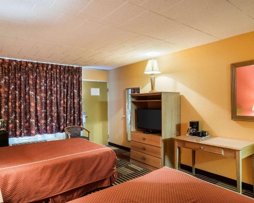 Rodeway Inn University image 12