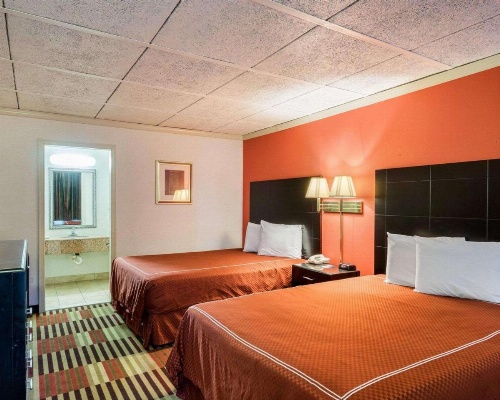 Rodeway Inn University image 13