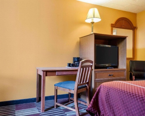 Rodeway Inn University image 15