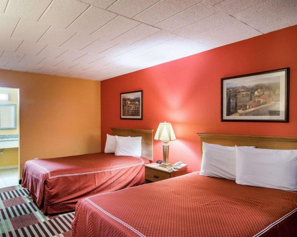 Rodeway Inn University Image 16