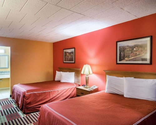Rodeway Inn University image 16