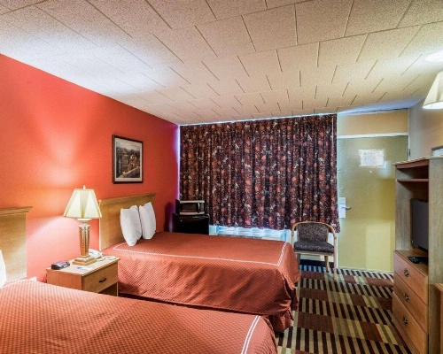 Rodeway Inn University image 18