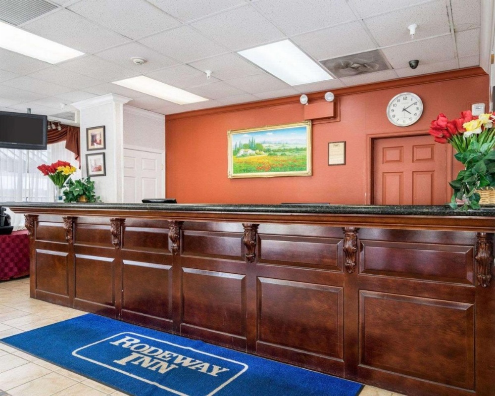 Rodeway Inn University Image 6