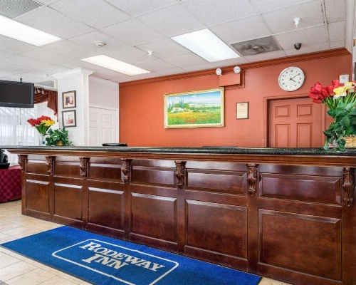 Rodeway Inn University image 6